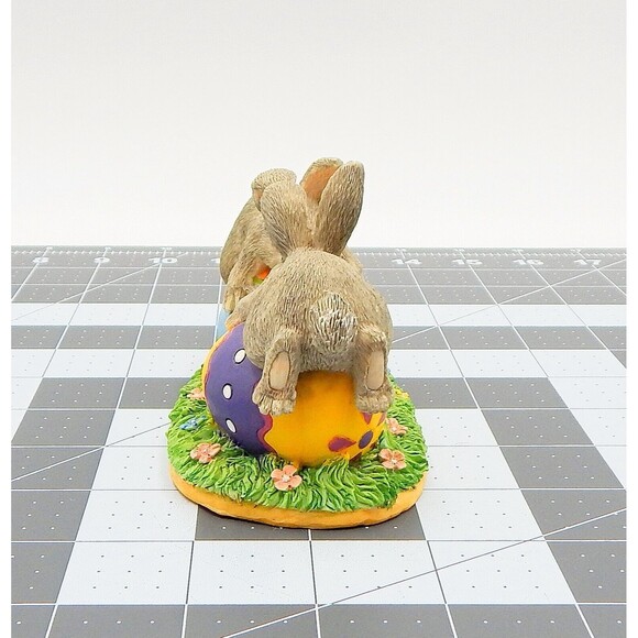Charming Tails Bunny Love Rabbits Sitting On Easter Eggs Silvestri Figurine - Picture 4 of 8
